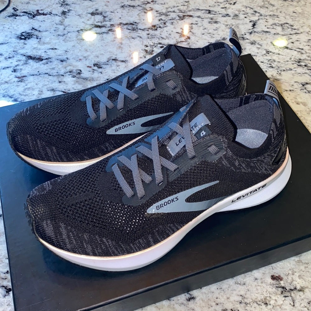 Brooks Levitate 4 Size 7 (B)